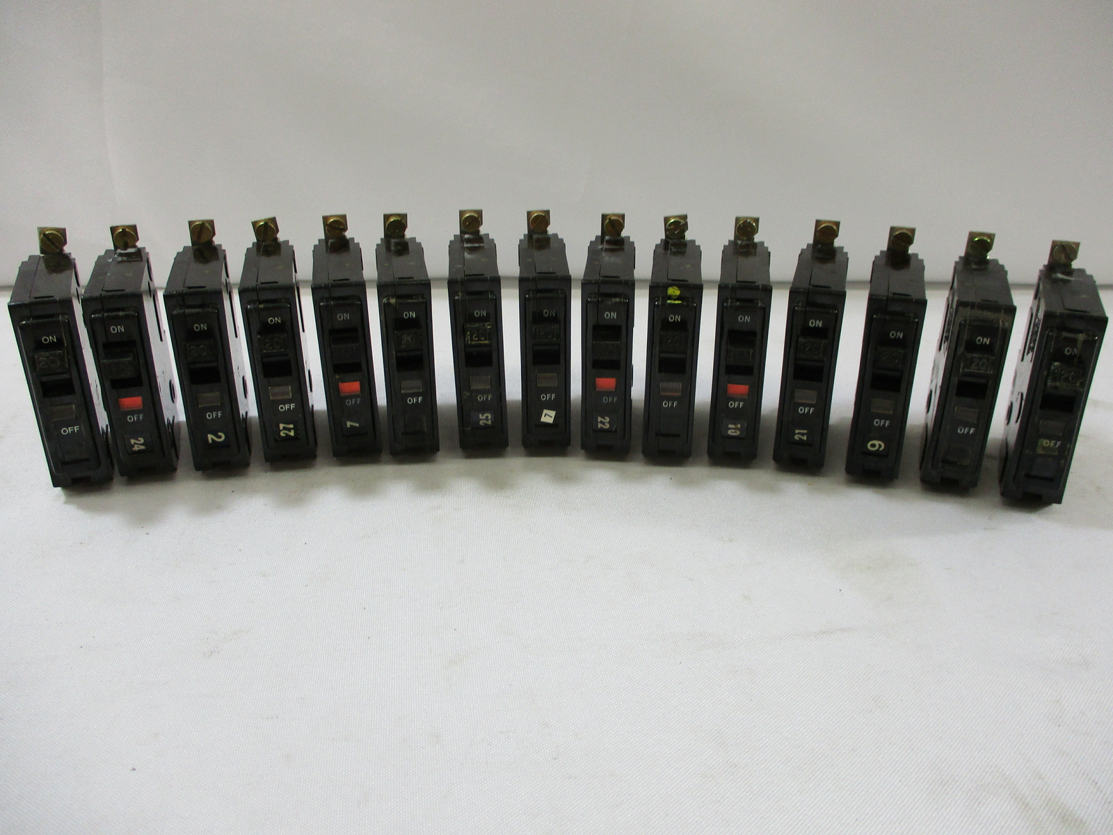 (LOT OF 15) SQUARE D QOB120 CIRCUIT BREAKER 20A 1-POLE 120/240VAC