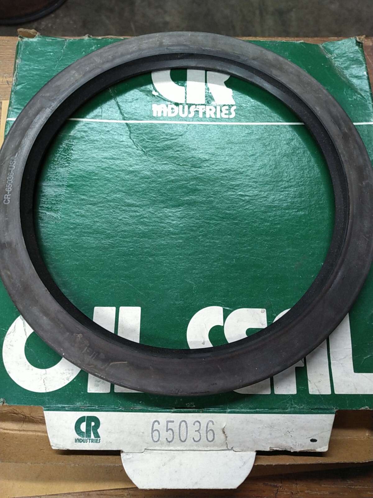 CR 65036 Oil Seal 6.500″ x 8.000″ x .500″ Single-Lip with Inner-Spring