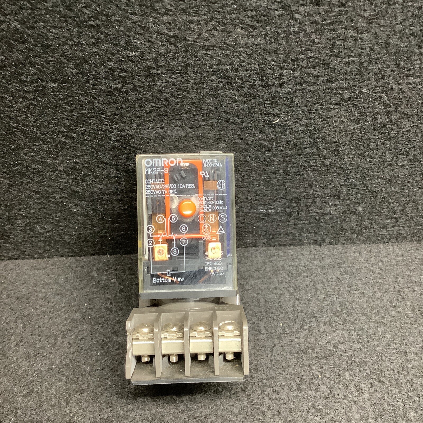 Omron MK2P-S Ice Cube Relay, DPDT, Coil: 120/AMF 27E122 Base (ST1046)