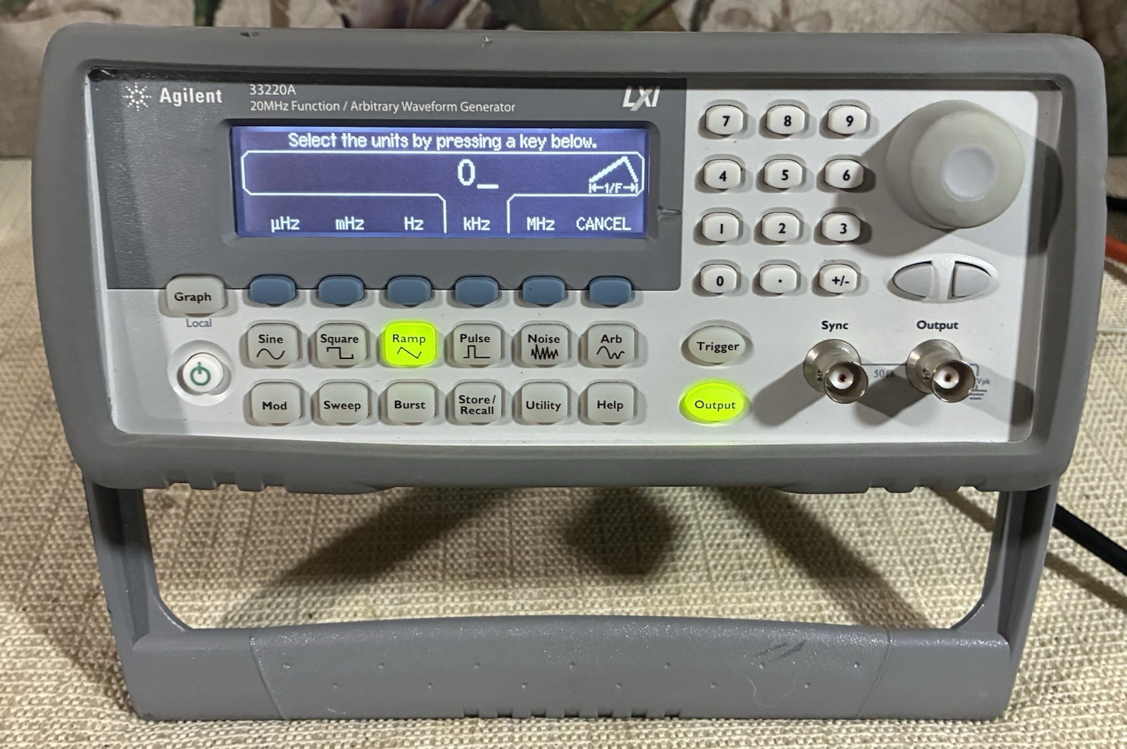 Agilent 33220A Function/Arbitrary Waveform Generator 20MHz – Used