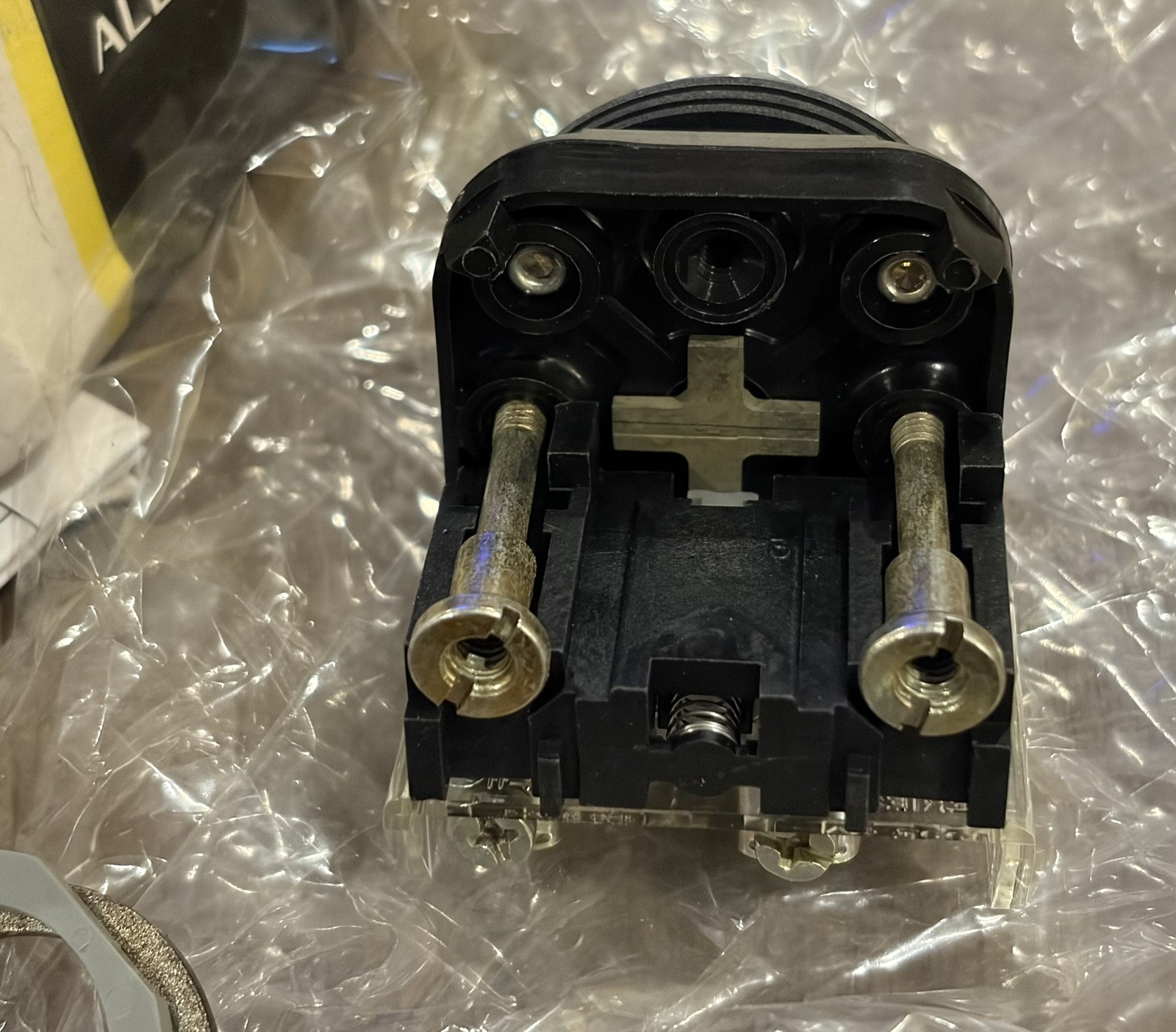 AB 800T-A 30mm Green Flush Pushbutton Operator w/ 800T-XA 1NO/1NC Contact Block