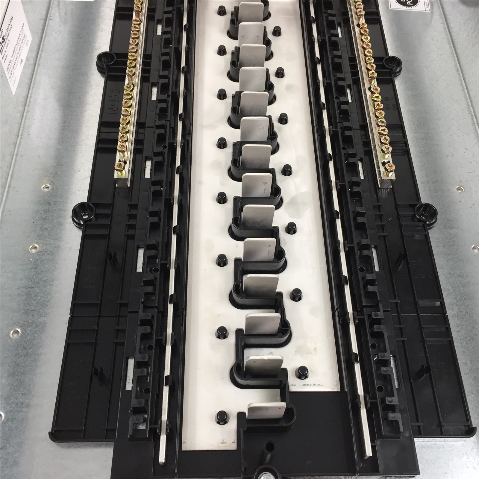 Eaton BRP30L200 Indoor Main Lug Loadcenter 200A 30SP 60C 1PH 3W 120/240V