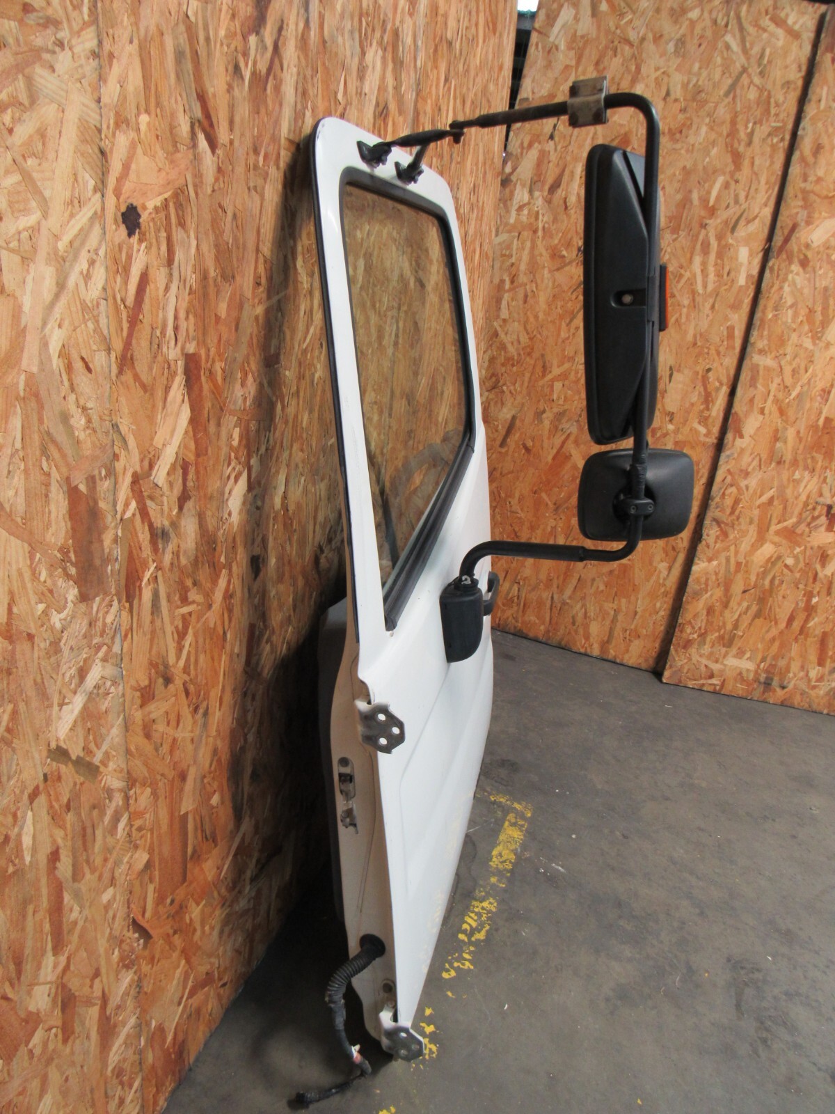 2007 HINO 338 LH LEFT HAND DRIVERS SIDE TRUCK DOOR WHITE (POWER WINDOWS / LOCKS)