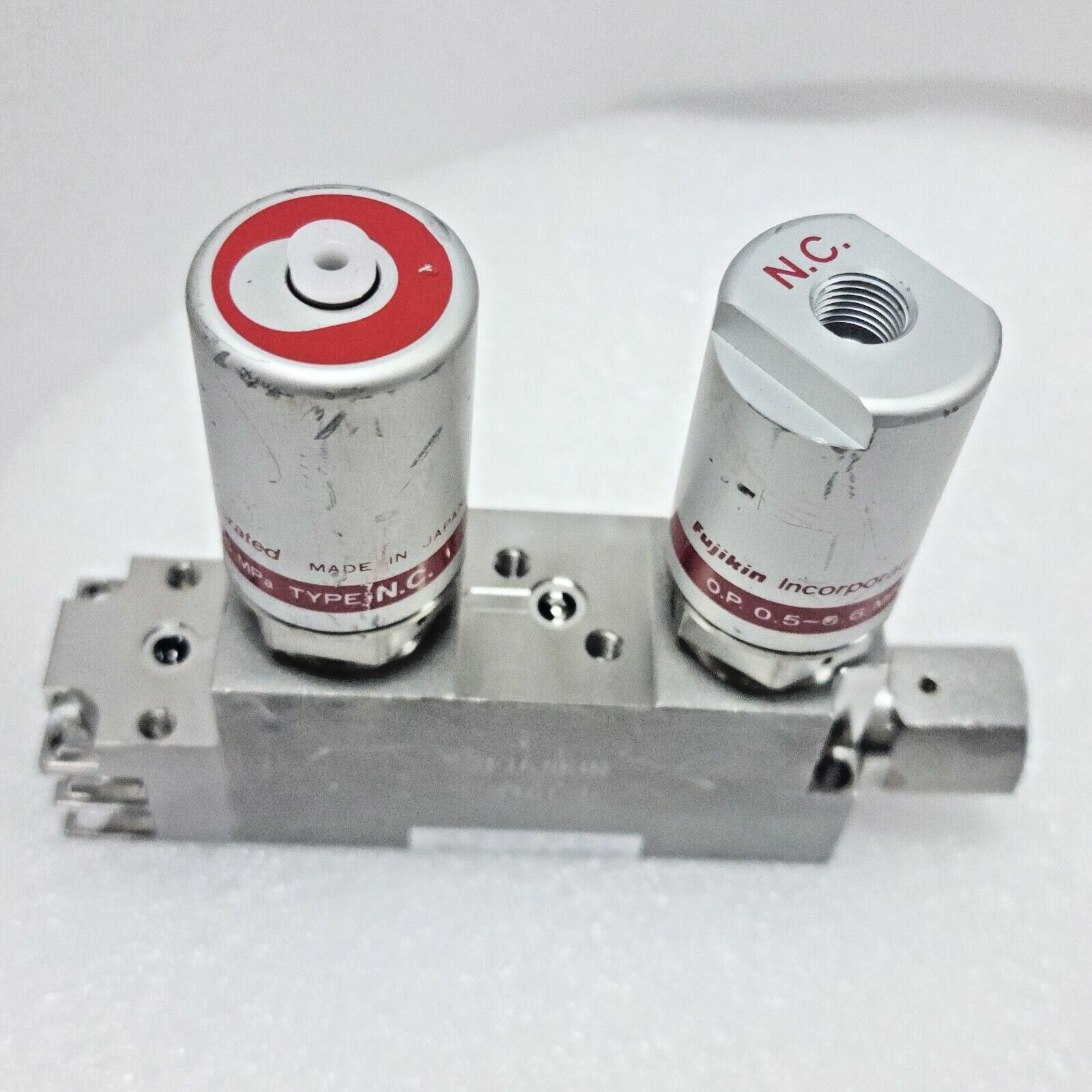 Lam 766-077821-501 R C , C No. 567512, Fujikin 0.5~0.6 Mpa NO Valve Assy,+97157