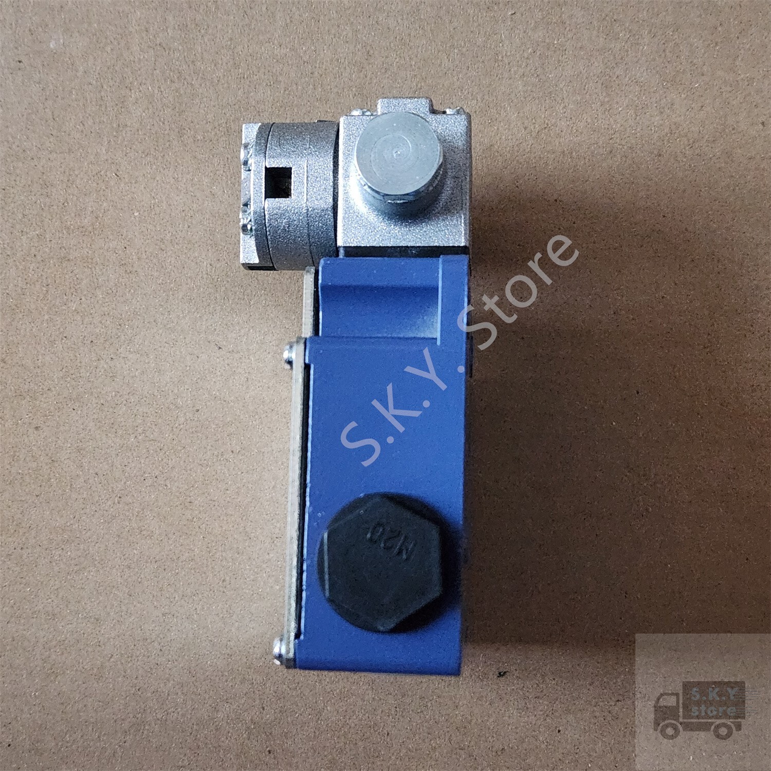1 x New in Box XCKMR54D1H29 Telemecanique LIMIT SWITCH, Free shipping