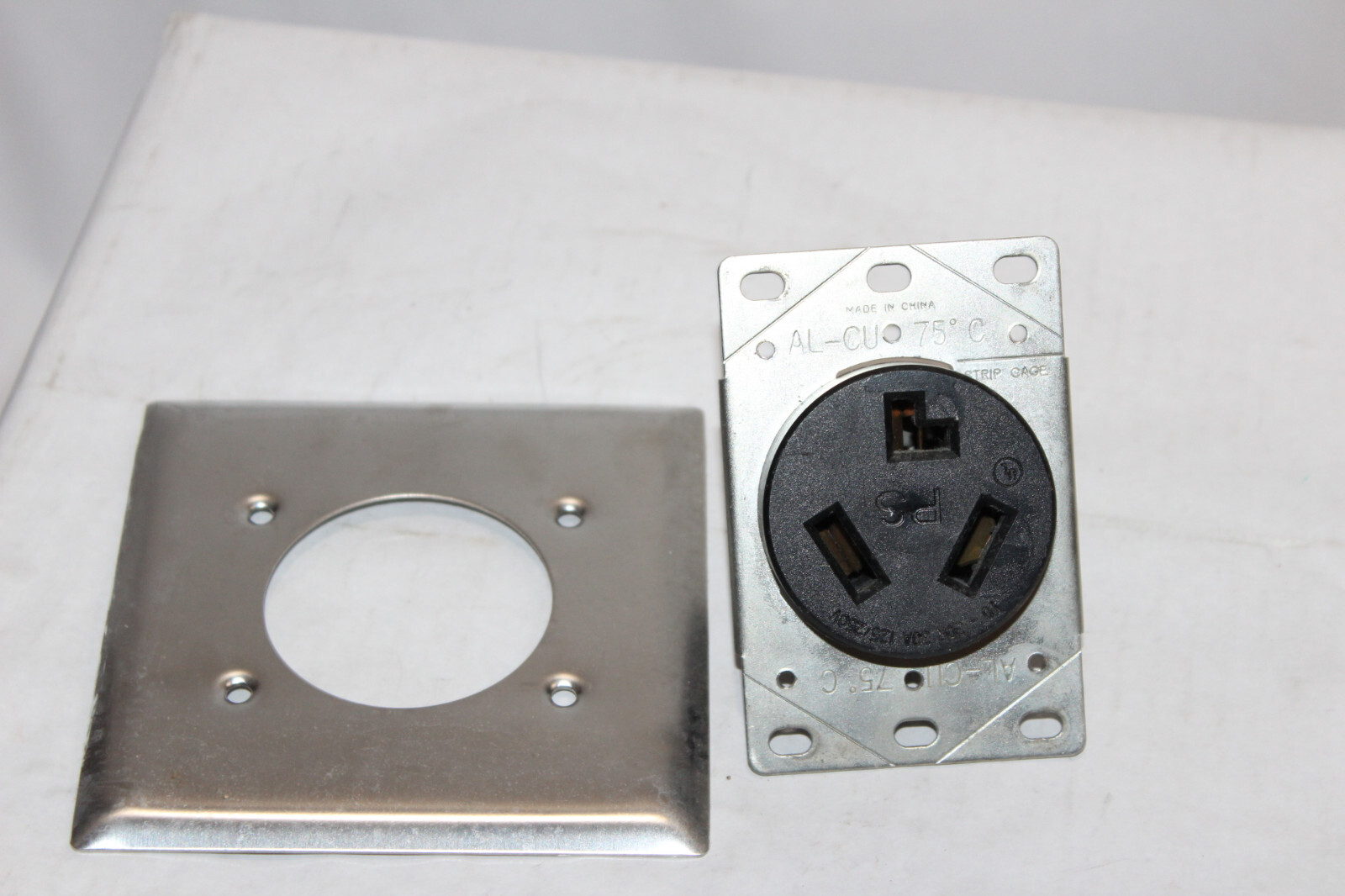 Pass & Seymour 30amp Range Receptacle AL-CU (75 Degree C) for Dryer