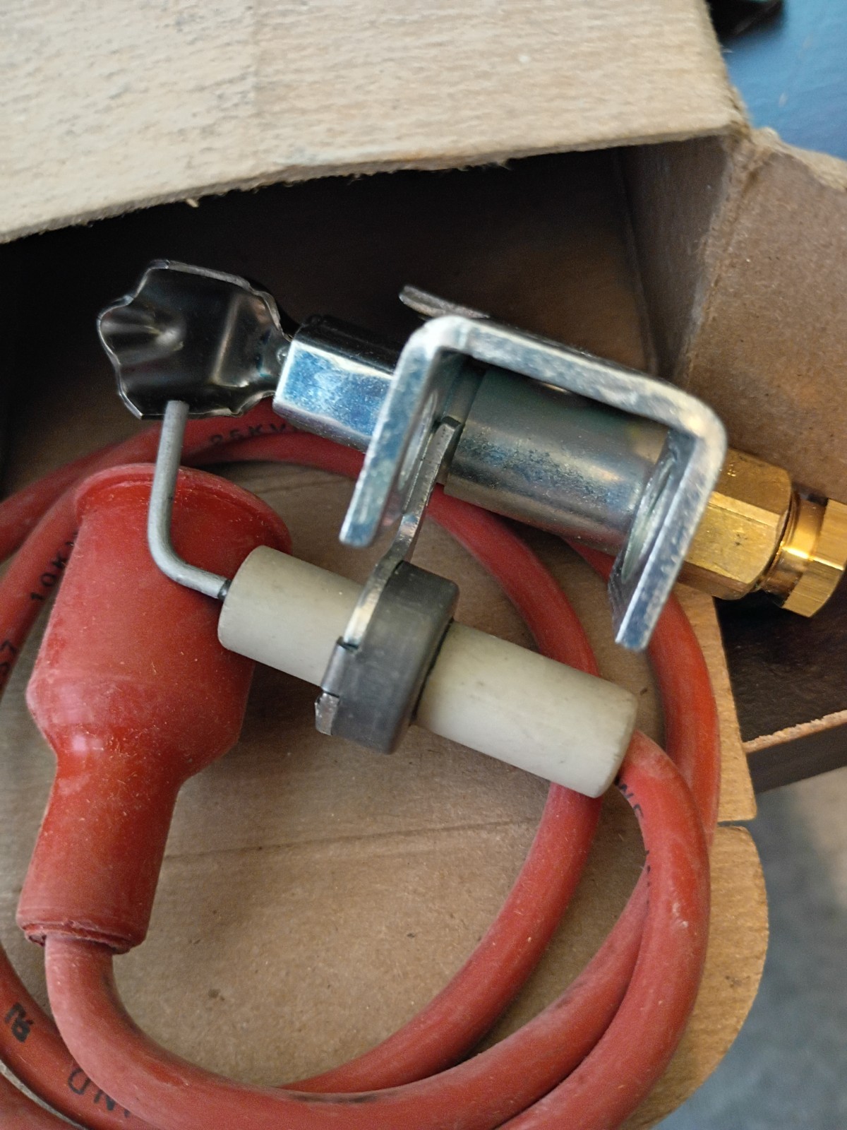 LENNOX PILOT BURNER AND DIRECT SPARK IGNITION 26F1601 NEW IN BOX
