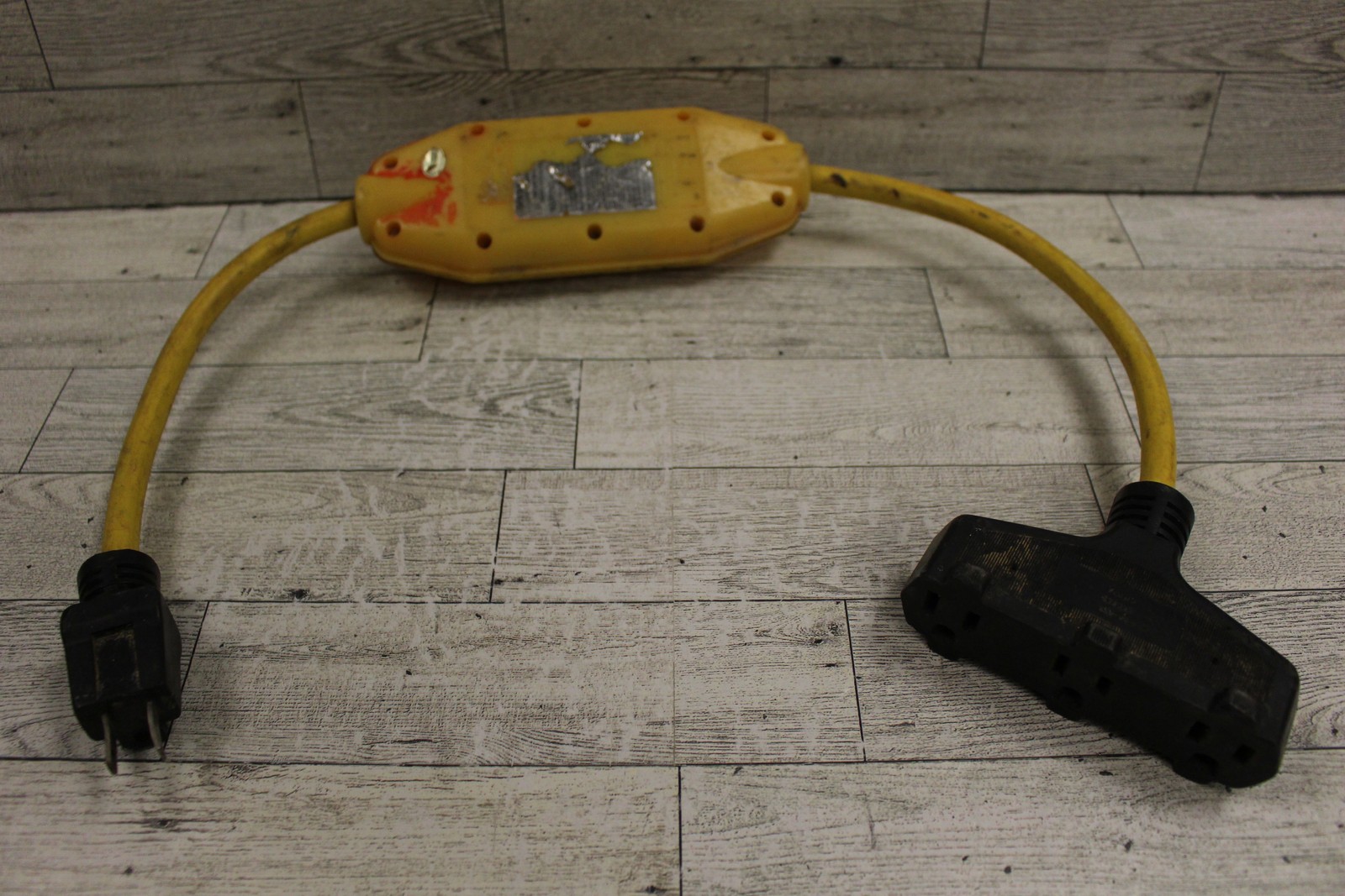 Defiant 2′ Inline GFCI Indoor Outdoor Cord -15 Amp 125 Volt 1875 Watt – Used