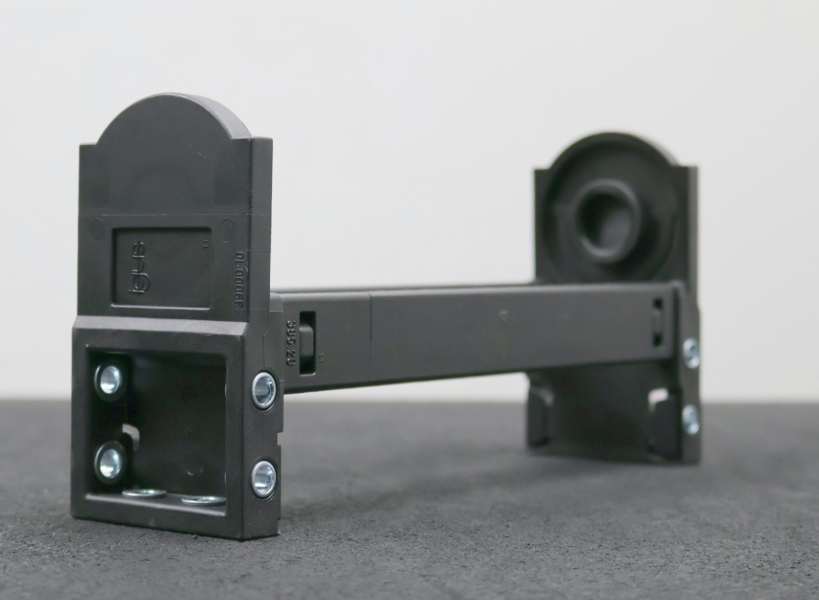 IGUS KMA connection element 39000.10 internal dimension 210x42mm external dimension 233x63x114mm