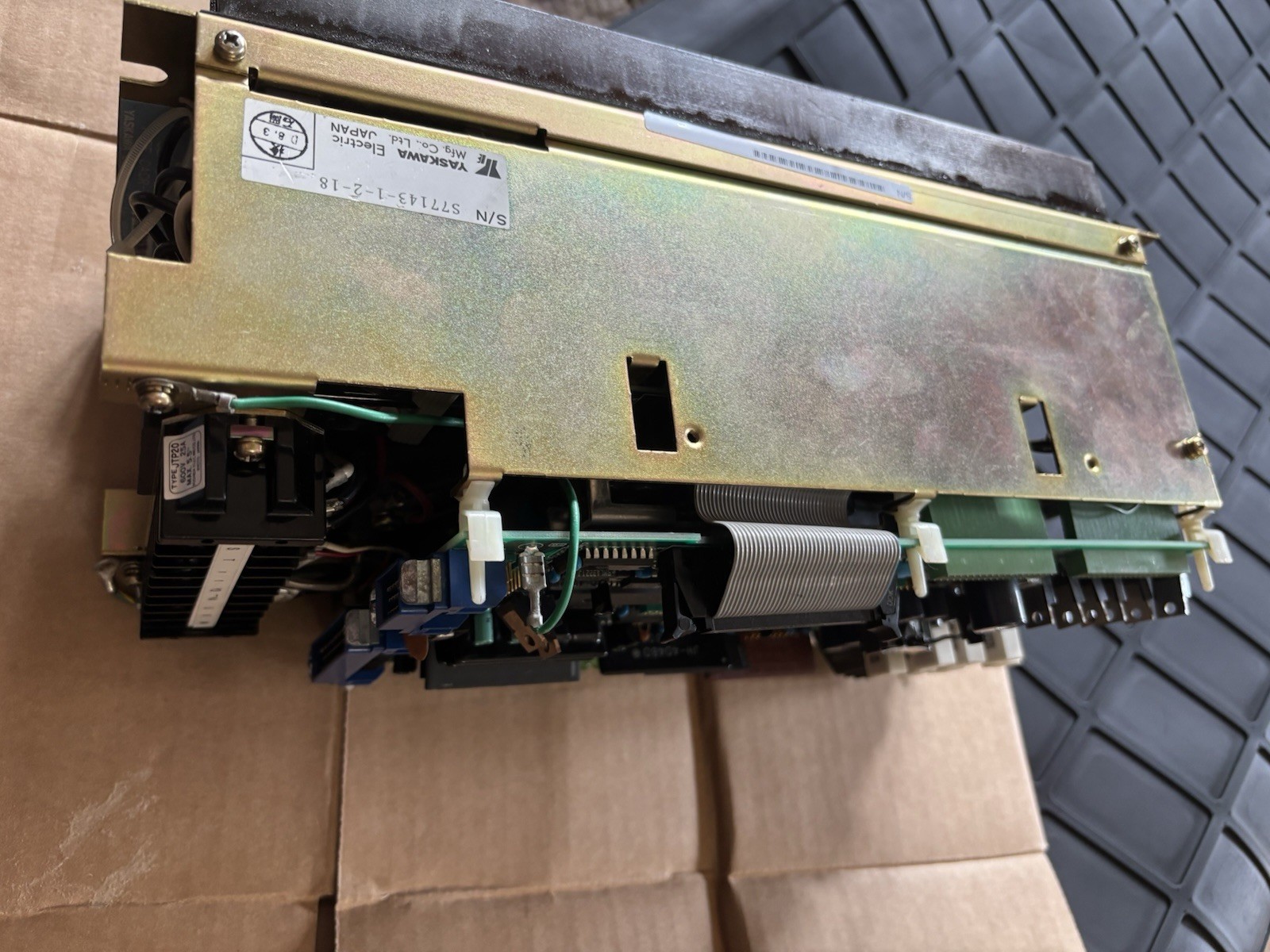 YASKAWA CACR-SR20SB1BFY100, SERVOPAK DRIVE, CACRSR20SB1BFY100 Used Clean
