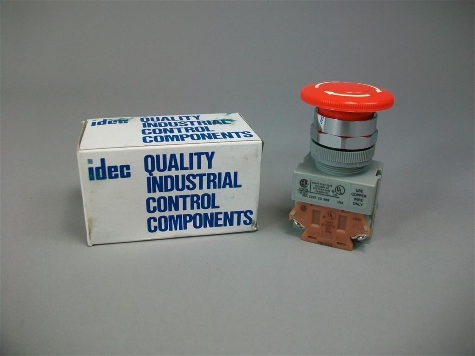 New Old Stock N/C Idec Pushlock Red Stop Button AVW401-R Heavy Duty 120-440V AC