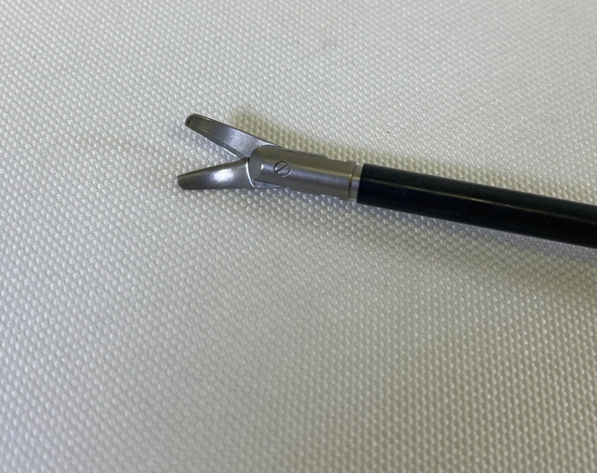 Aesculap PO950R ADTEC 5mm x 33cm Monopolar Mini Metzenbaum Scissor Laparoscopy