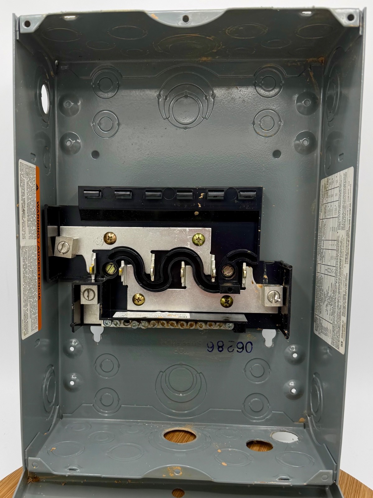 Square D Homeline 100 Amp 6-Space Surface Mount Main Lug Load Center Enclosure