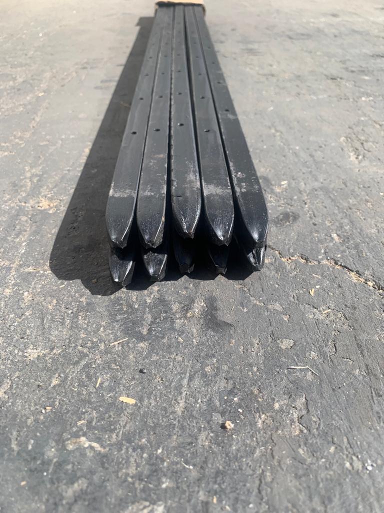 Sandbaggy 36″ Square Steel Concrete Form Stakes with Nail Holes – Rust Resistant