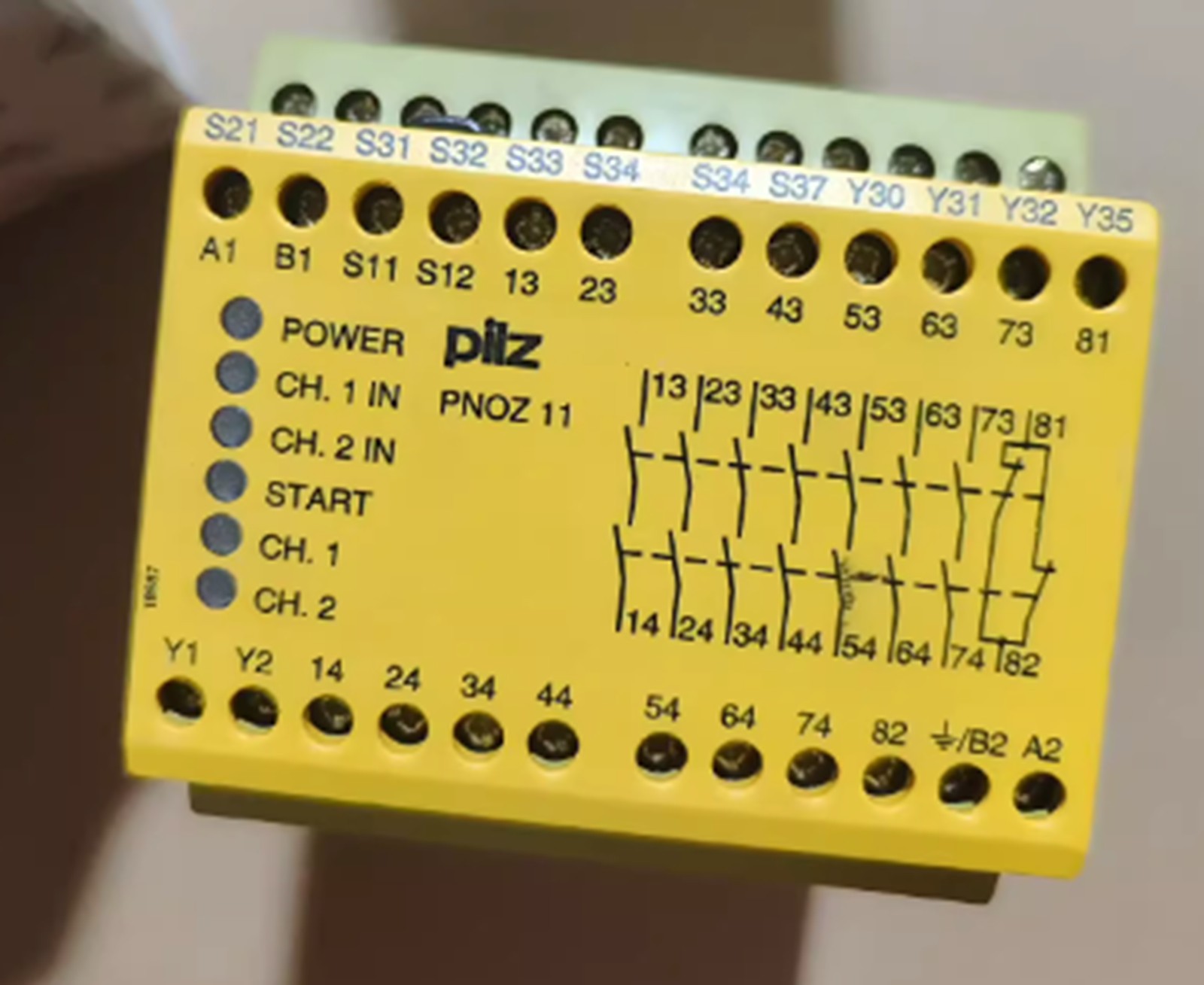 Pro Pilz 774080 Safety Module PNOZ 11 24VAC 24VDC 7n/o 1n/c
