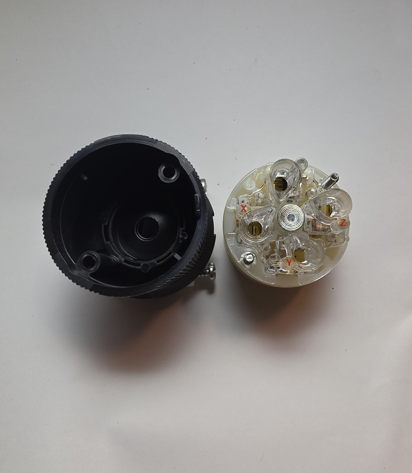 Hubbell HBL2733 Locking Connector – Receptacle Free Shipping