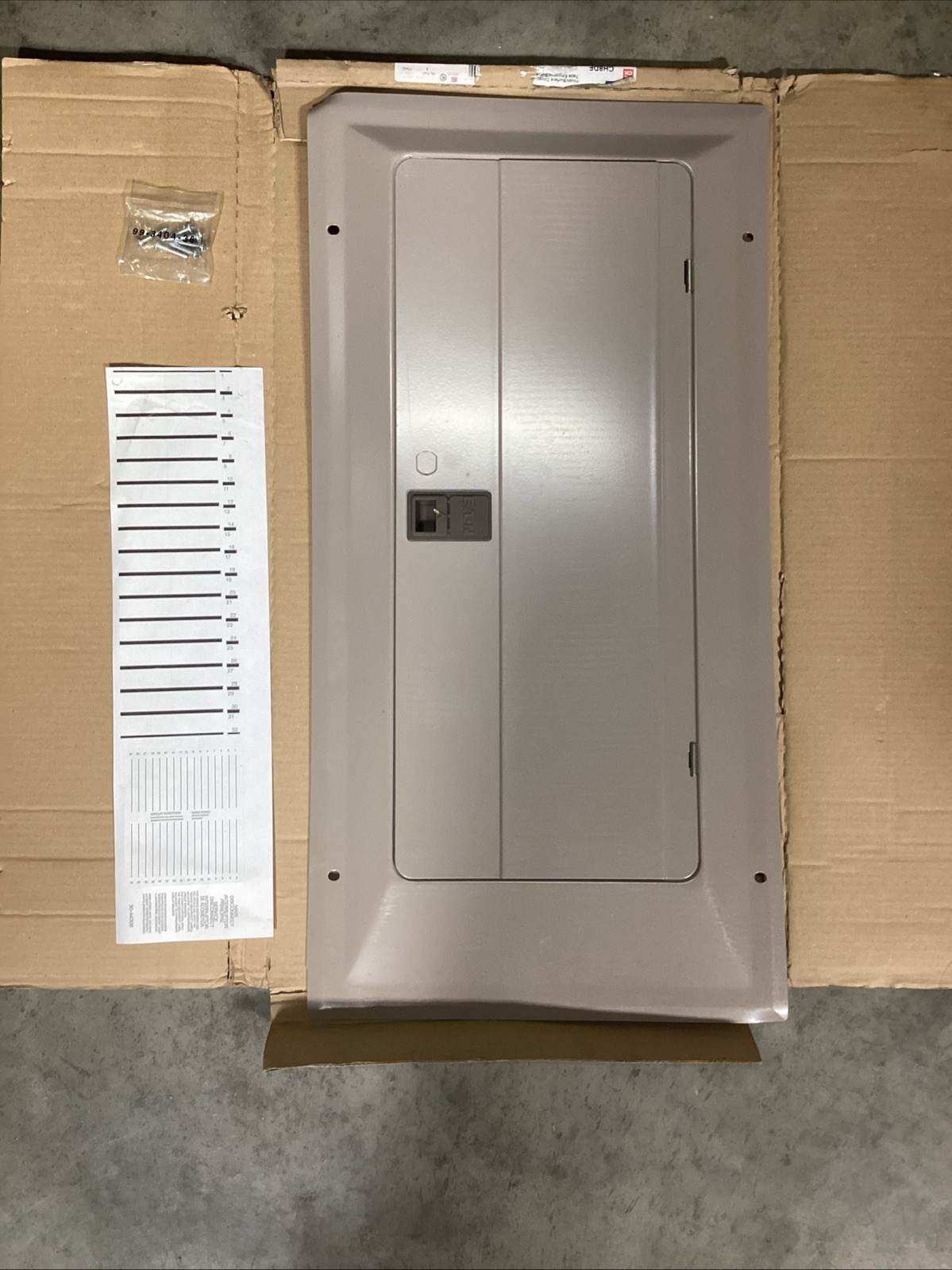 Eaton CH8DF Flush/Surface Mount Cover for D Size 29″ 12-32 Space Breaker Panel
