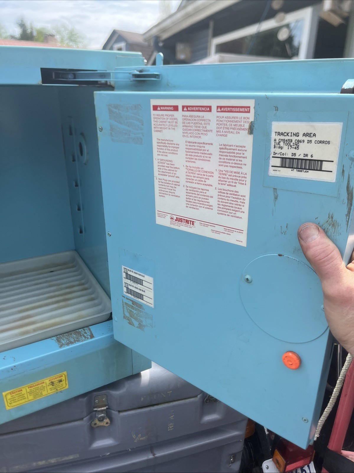 1 USED JUSTRITE 25042B 4-GAL ACID AND CORROSIVES CABINET