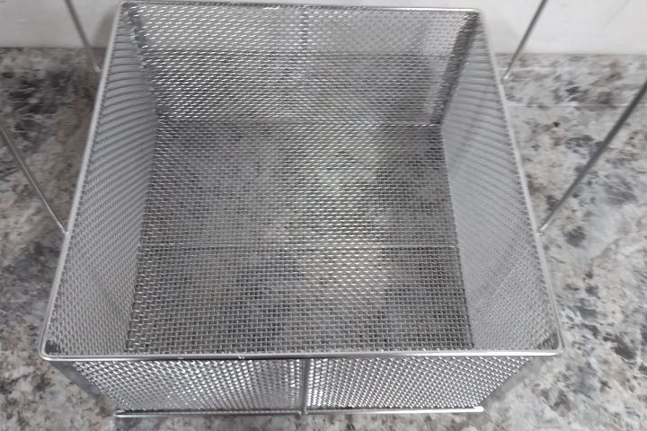Marlin Steel Wire Products 00007001A-31 18 x 18 x 9 In Mesh Basket w/Handles