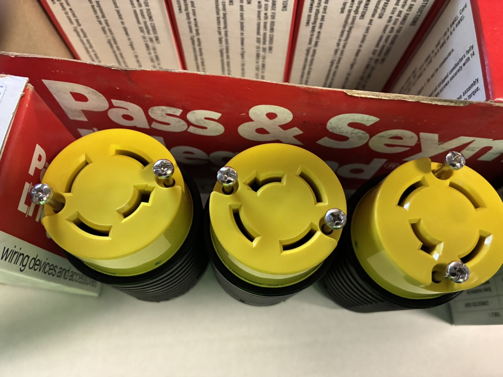 NOS – PASS & SEYMOUR 7413-SS CONNECTOR 20A, 3PH, 120/208V LOT 17 pcs