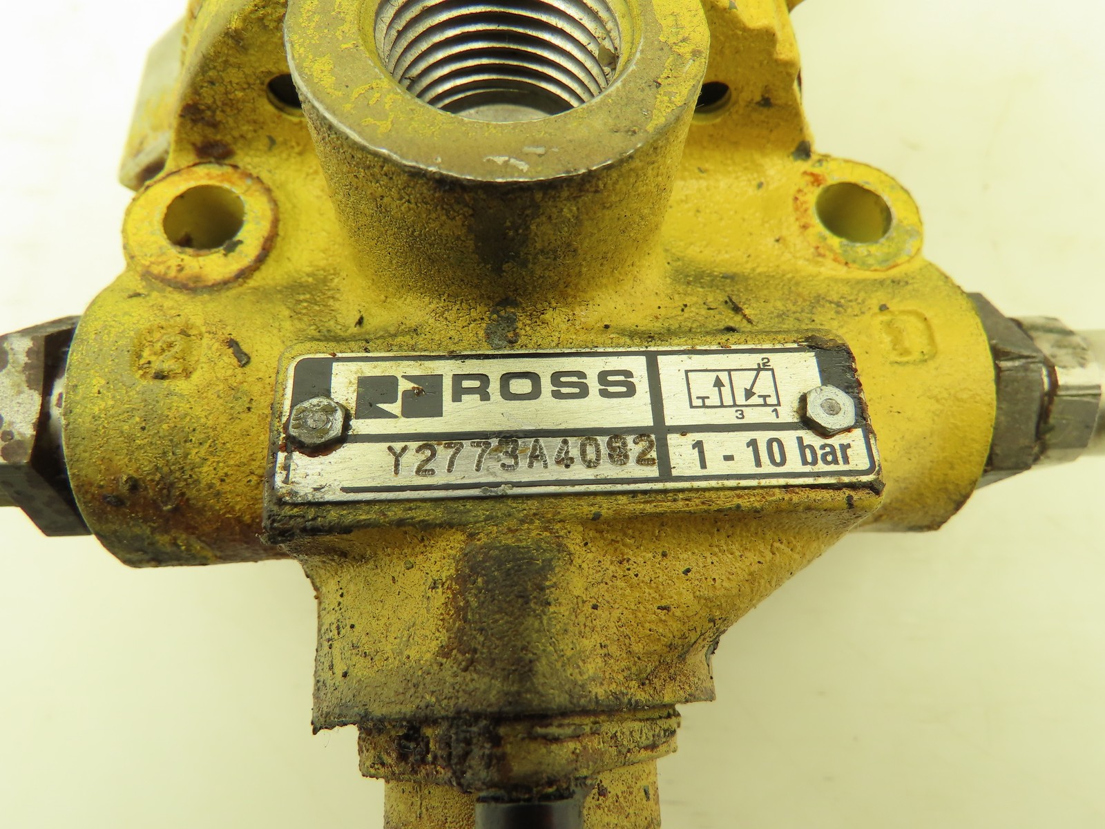 Ross Y2773A4082 Pneumatic Solenoid LOX Lock-Out Control Valve 3/2-Pos 120V 1/2″