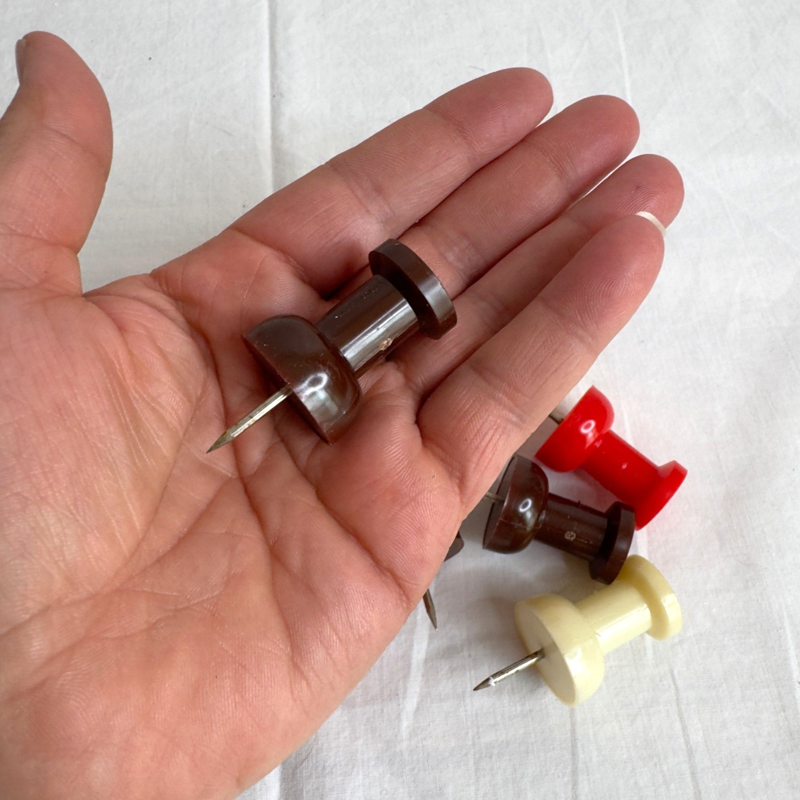 MCM Pop-Art LARGE 2″ PUSH-PINS Red BROWN White HONG KONG Retro OFFICE Supplies