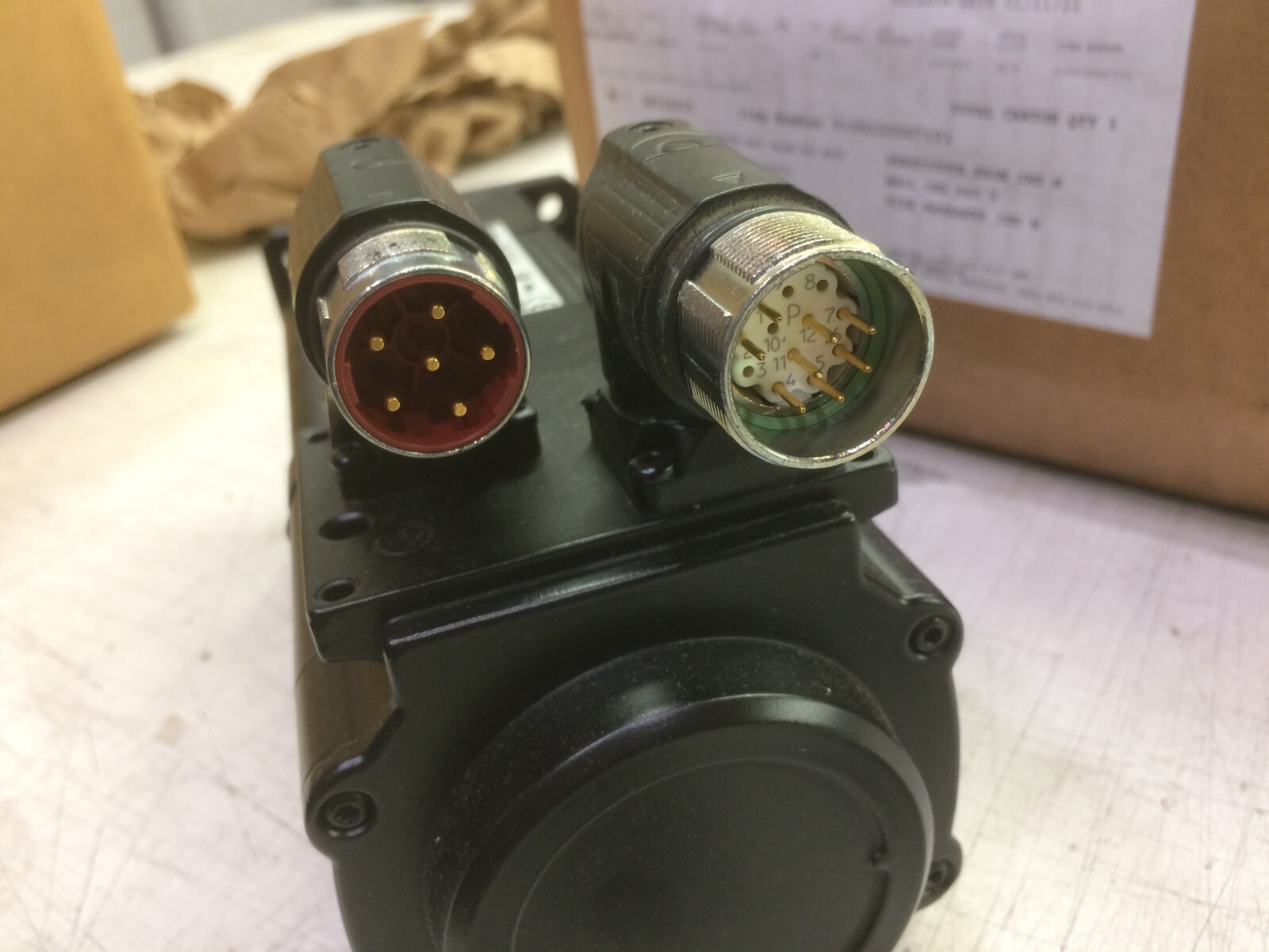 NEW LENZE MCS 09F38LRS0P1-B14N-ST5S00N-R2SU 09F38LRS0P1B14NST5S00NR SERVO MOTOR