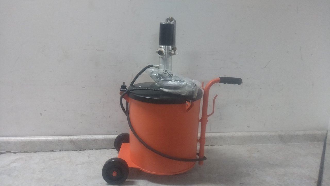 Westward 45CT58 2.4 Lb/Min Max Flow Rate Portable Air Operated Grease Pump