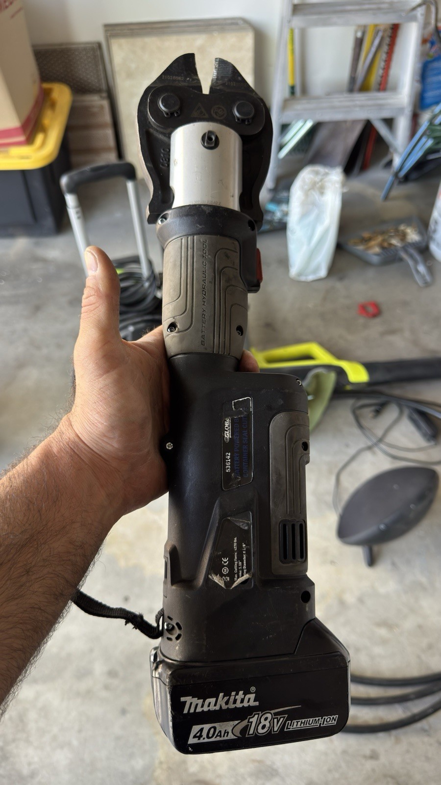 Makita 18V LXT Lithium-Ion Battery Hydraulic Bolt Cutter 1/4 in 15 in