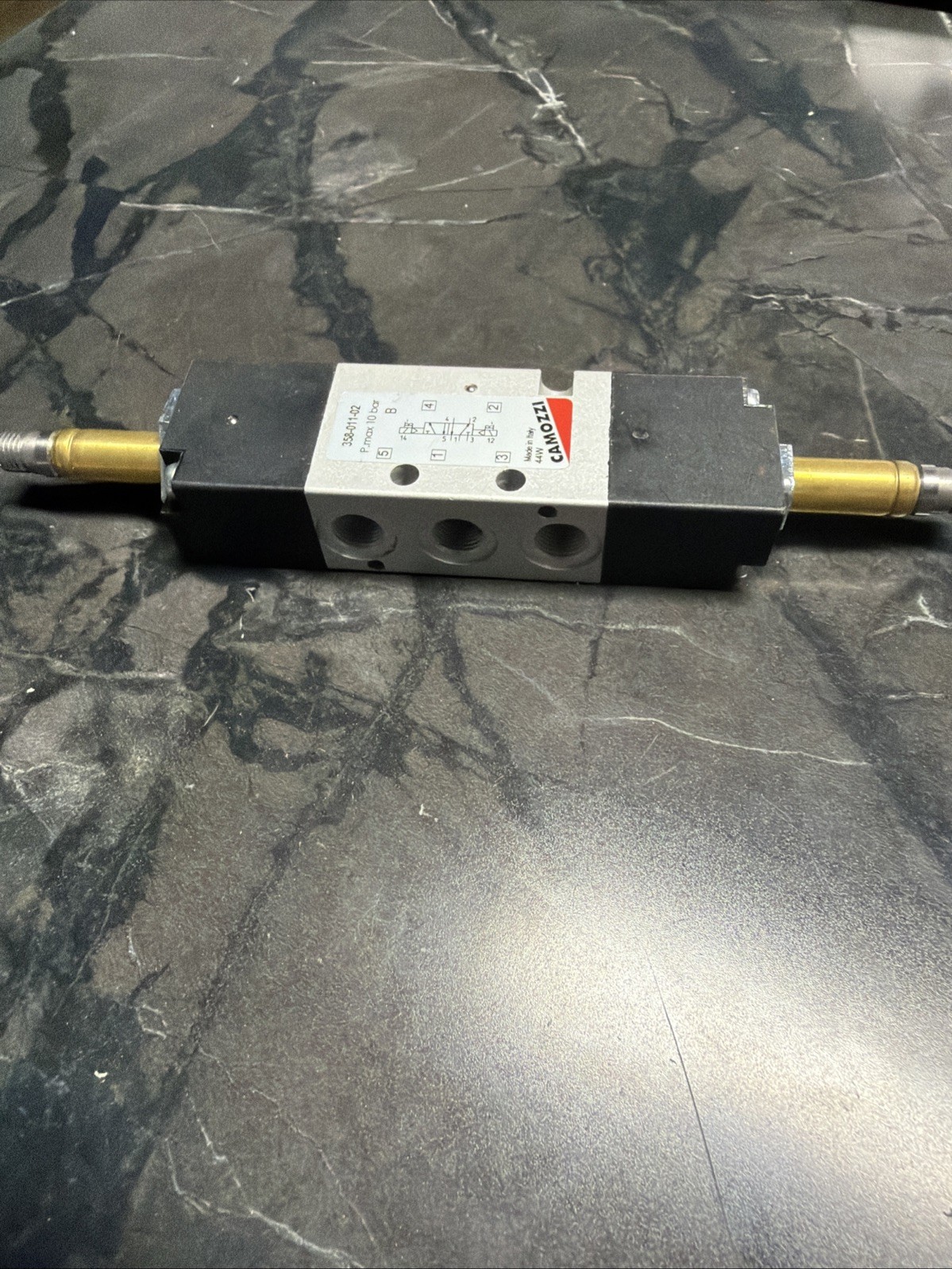 Camozzi 358-011-02 Double Solenoid Valve , 5/2-way , G1/8, 24VDC
