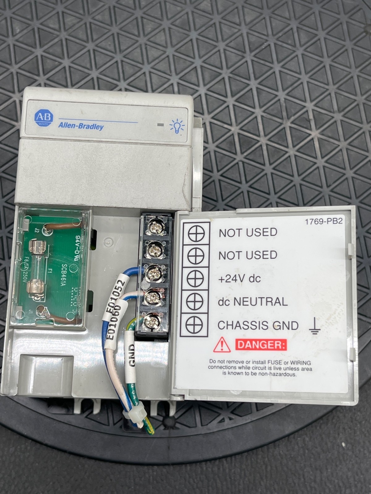 ALLEN‑BRADLEY 1769‑PB2/A Compact I/O Power Supply USED