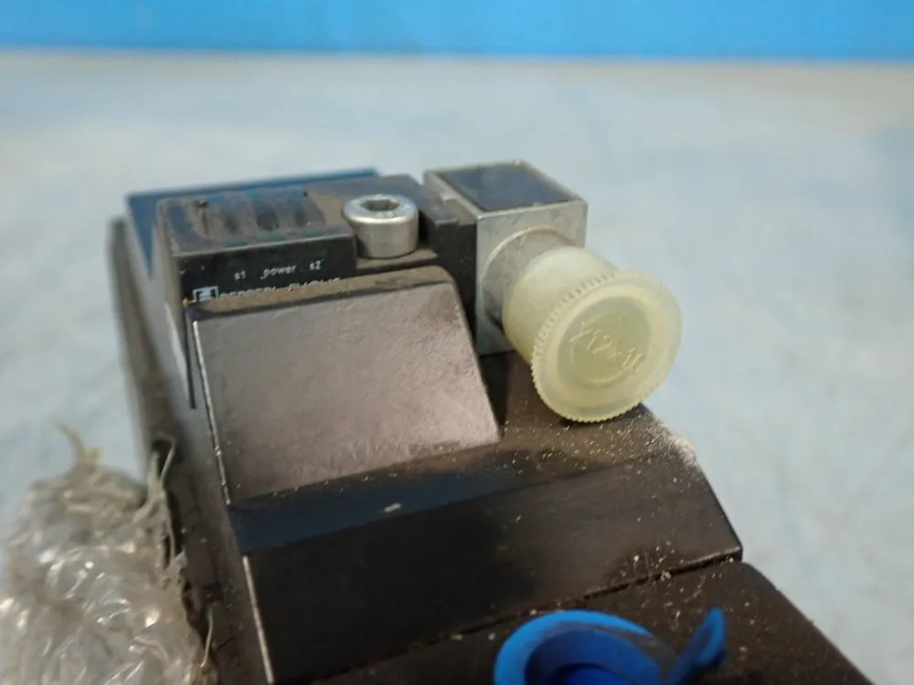 SMC CKZ2N63TF-15DP-DA528 PNEUMATIC CLMAP CYLINDER 0.8 MPA 08250562218