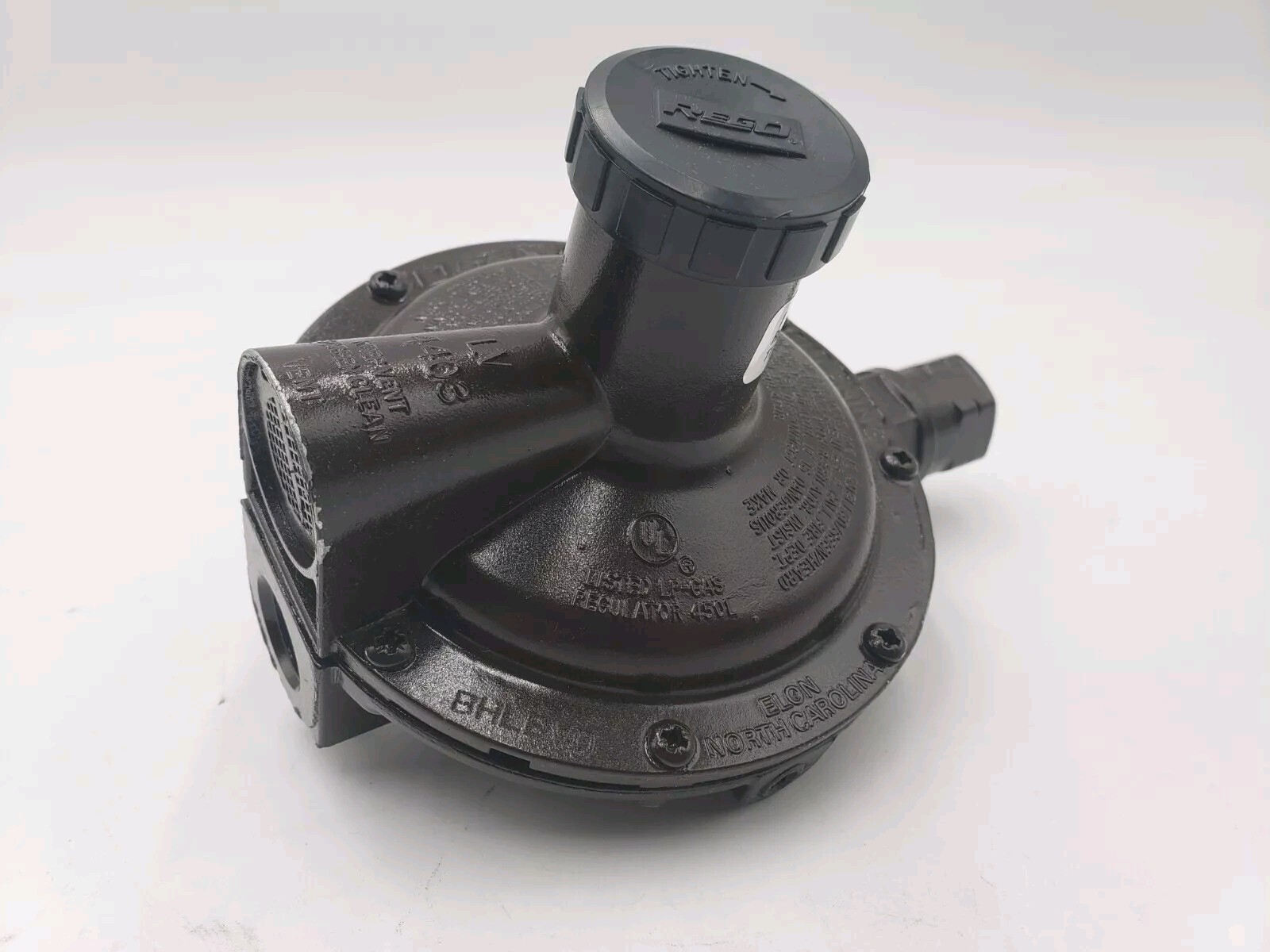 LB White Propane Regulator LP 11″ WC 2nd Stage Vent Over Outlet 550-06553 3/4″