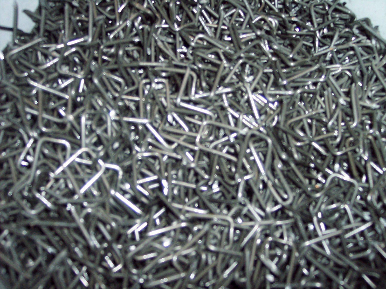 100 METAL CABLE STAPLES 1/2″ FREE S/H