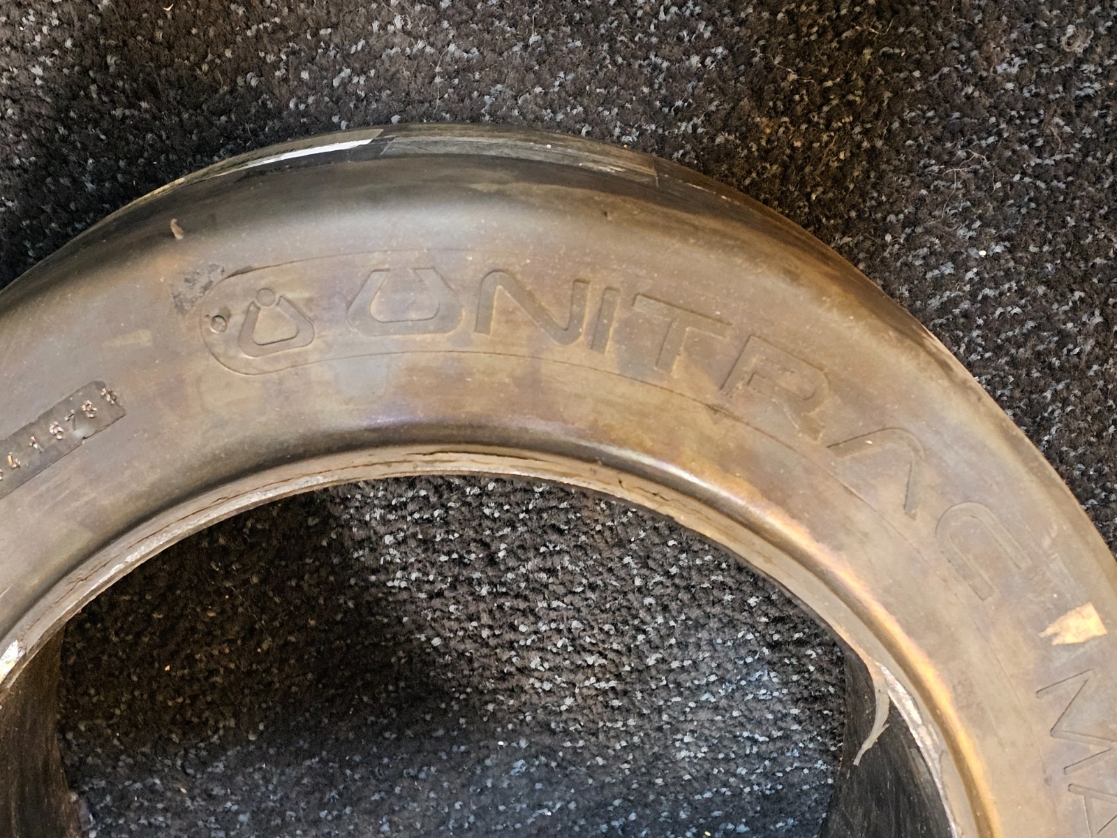 (QTY 1) Unitrac Max 16x7x10-1/2 Smooth Press-On Forklift Tire 406/78-266.7