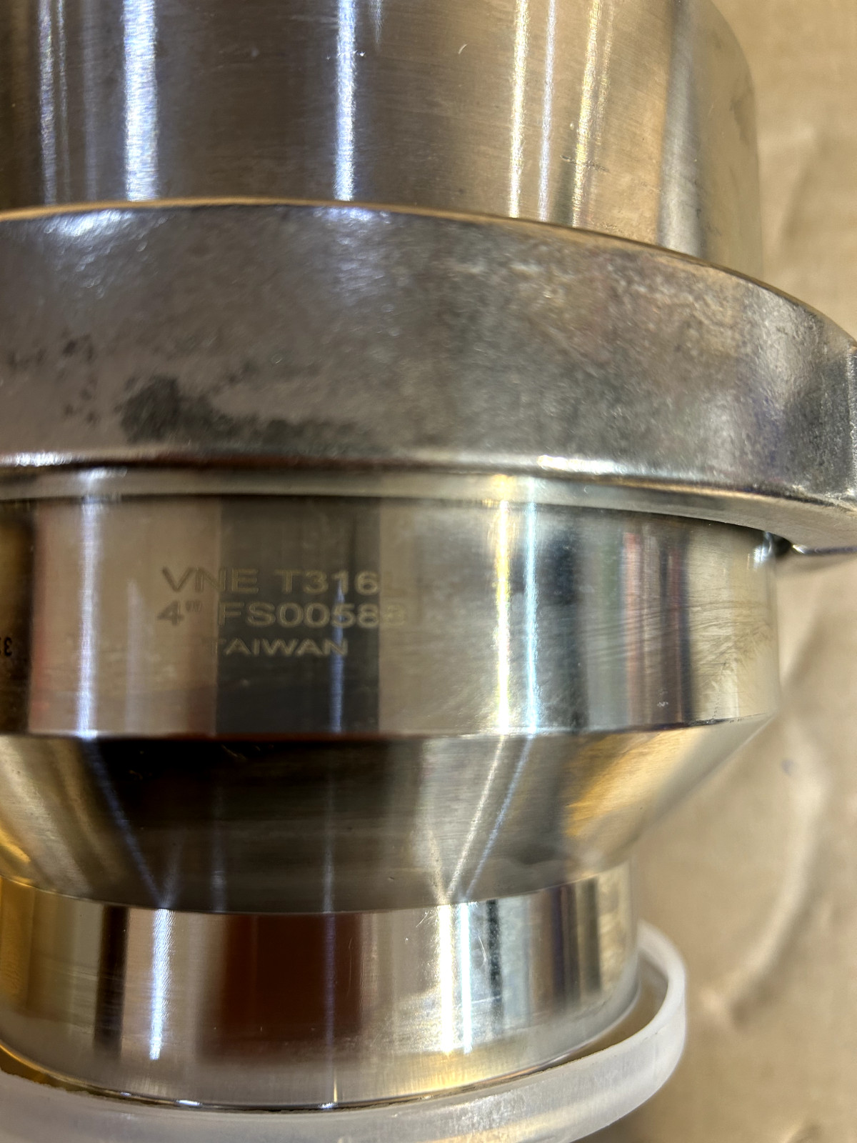VNE 45C-64.0-V STAINLESS CHECK VALVE SPRING 4″ CLAMP CONNECTION 145PSI NEW