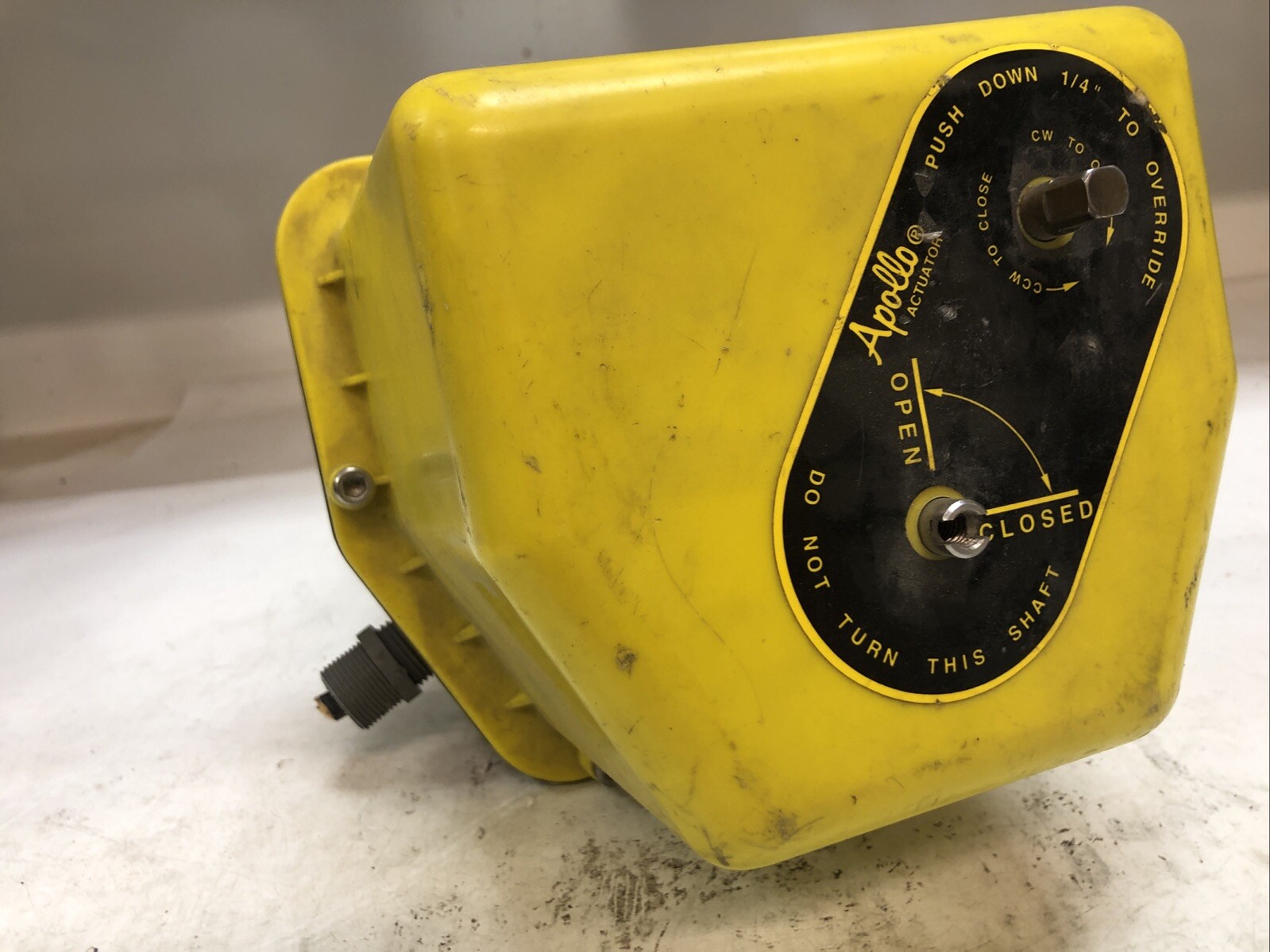1 USED APOLLO ACTUATOR AE40010, 24VDC NEMA 4,TORQUE 400 IN-LBS, 1.38 AMPS