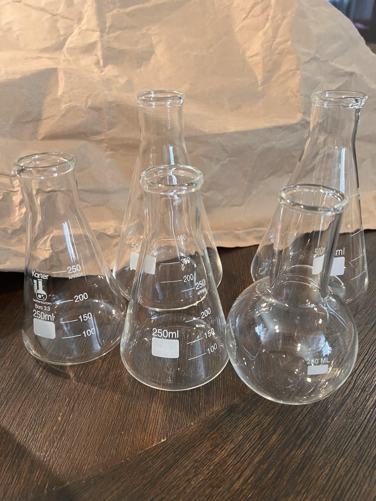 glass laboratory settings for mixing liquids