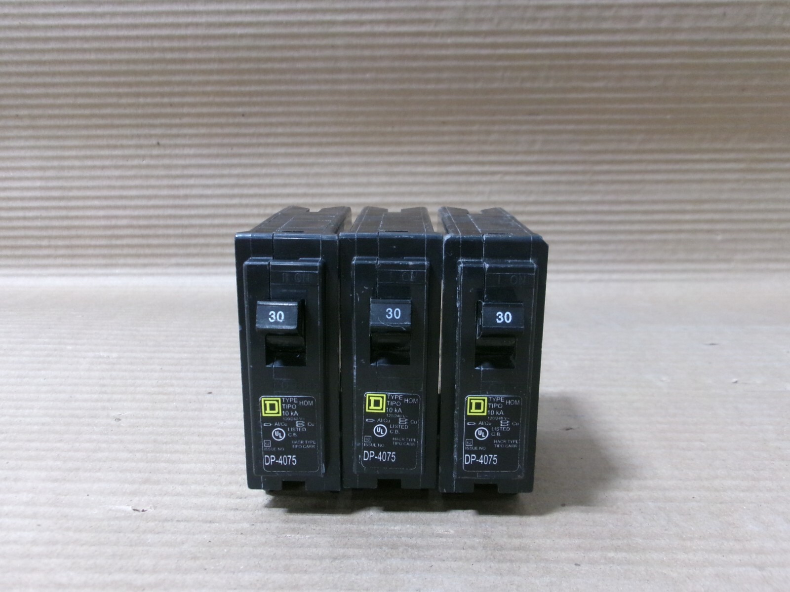 New LOT OF 3 SQUARE D HOM HOM120 1 POLE 20 AMP 120/240V CIRCUIT BREAKER