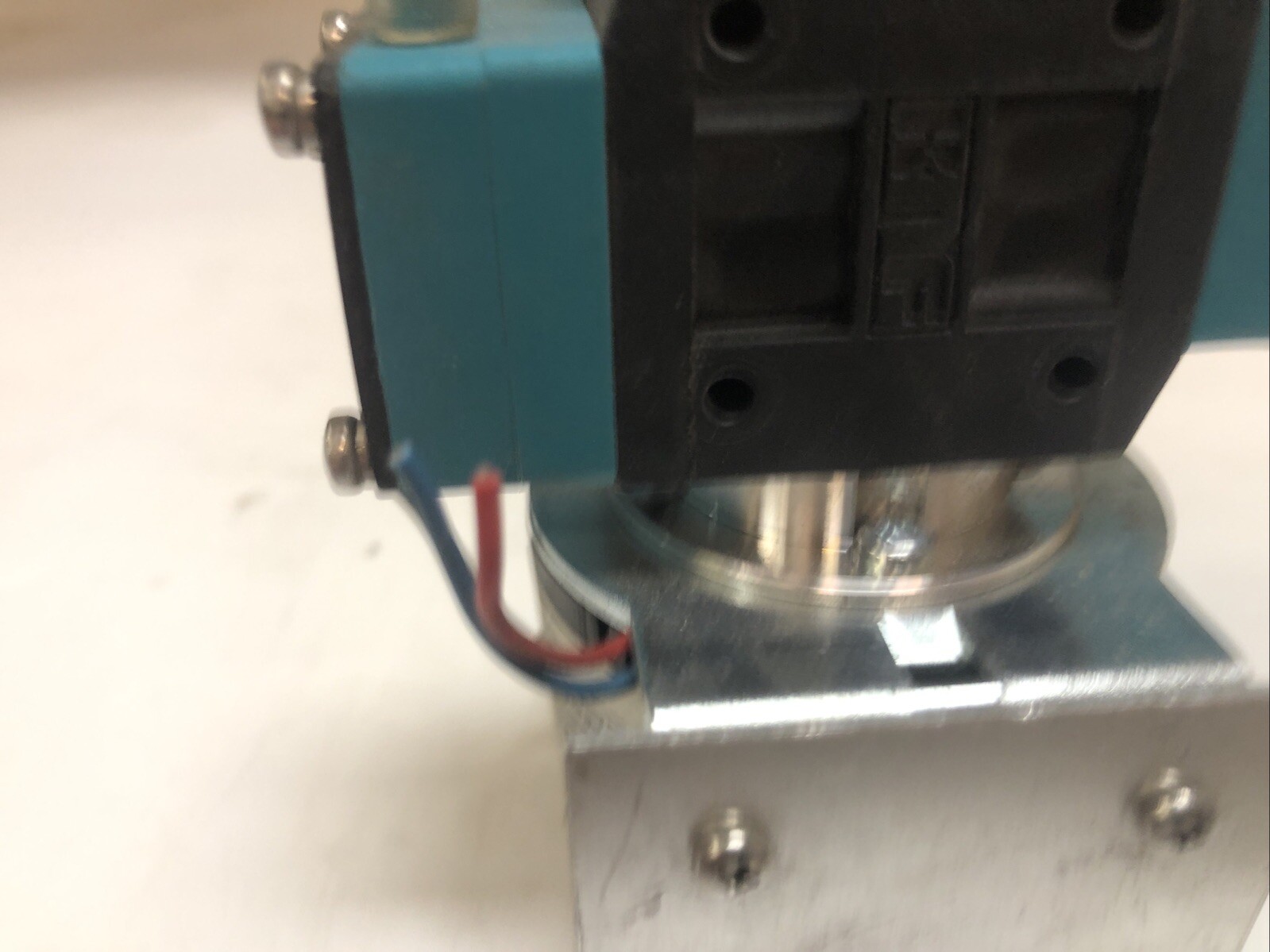 1 Used KNF PML4131-NFB 30 Diaphragm Liquid Pump 0.46A 24VDC, IP: 30, Bj: 08