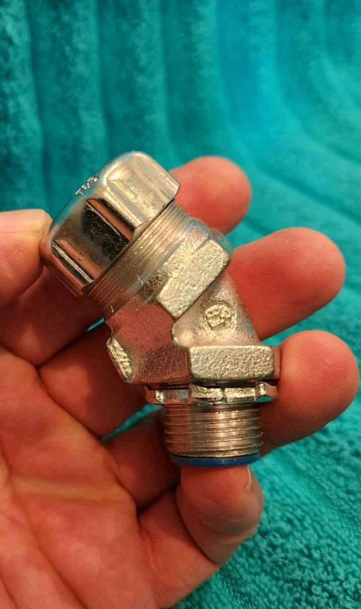 NEW LOT OF 4 THOMAS & BETTS 5342 LIQUIDTIGHT 45° CONDUIT ELBOW 1/2″ CONNECTOR