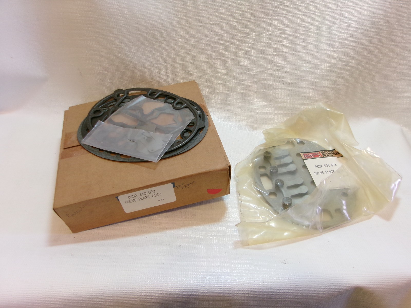 NEW in BOX CARRIER 06DA 404 674 VALVE PLATE ASSEMBLY