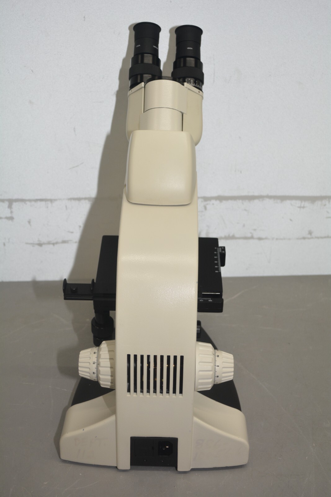 ^ Leica DME Upright Compound Microscope w/ 4x 10x 40x 100x Objectives #X1100