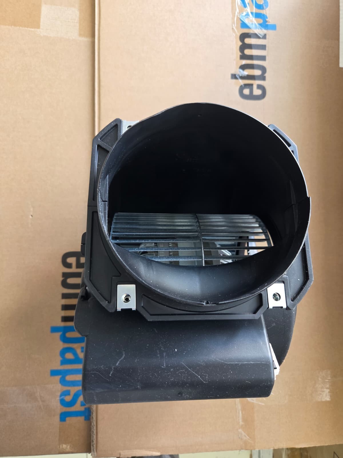 ebm-papst D2E146-HT65-14 AC Blower Centrifugal Bearing 115V 582CFM 63dB BrandNew
