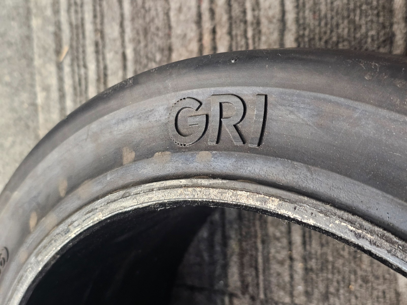 (QTY 1 Globe Star A250601898 Solid Smooth Press-On Forklift Tire 16-1/4x6x11-1/4