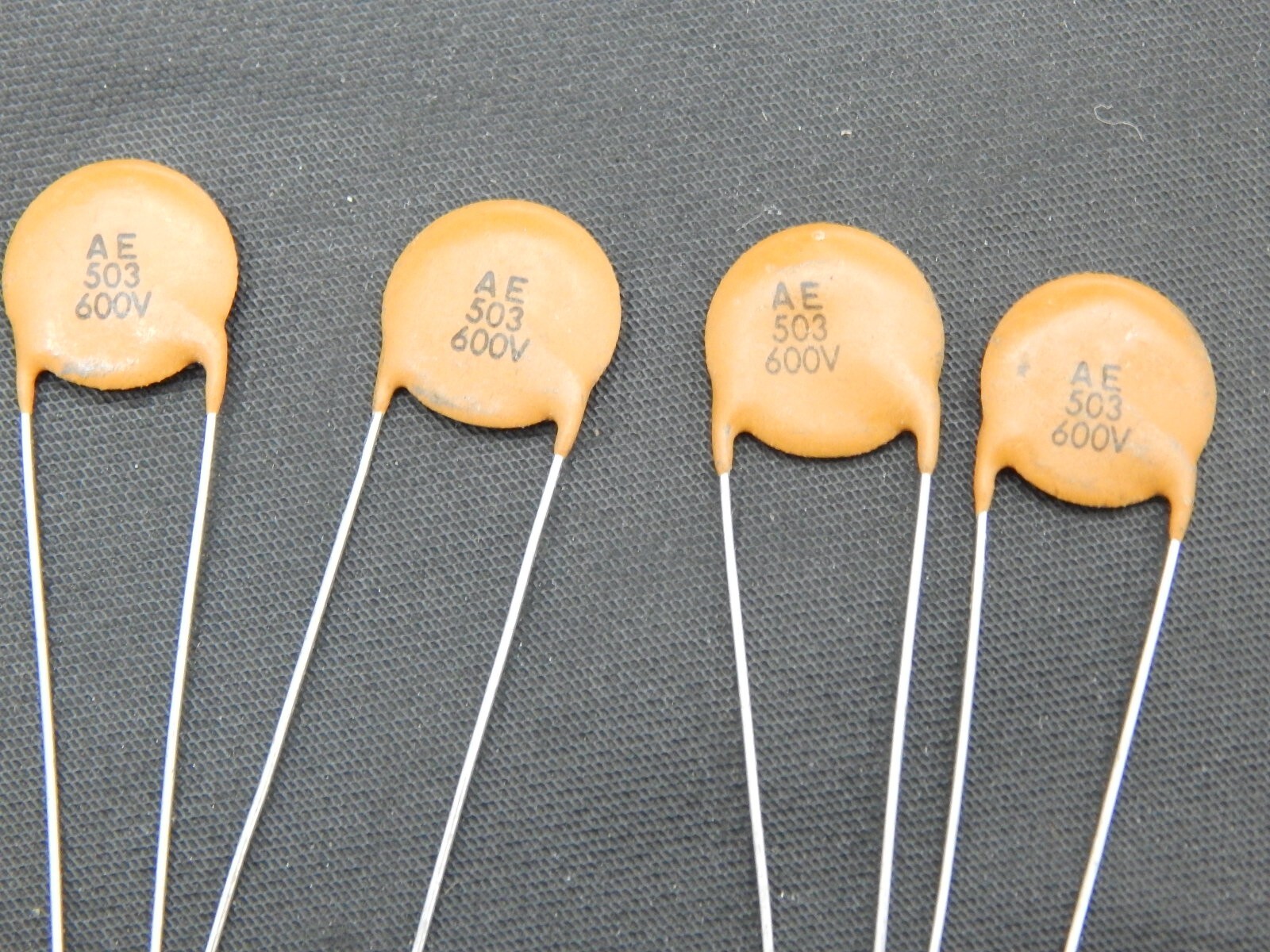 ARCO CD503Z600V.5 CAPACITOR 0.05uF 50nF 600V RADIAL CERAMIC DISC – LOT OF 10
