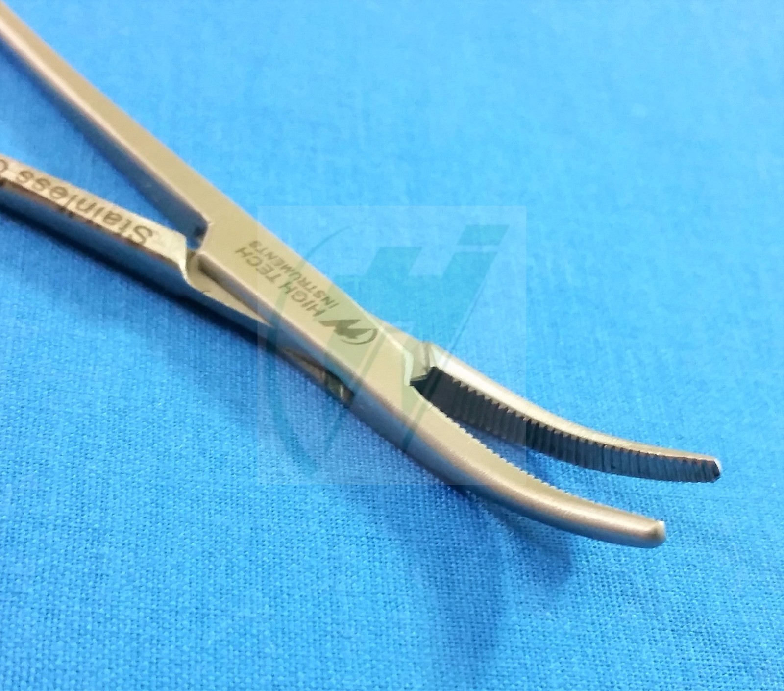 GOLD HANDLE FULL SERRATED HEMOSTAT LOCKING FORCEPS 5″ CURVED STAINLESS STEEL
