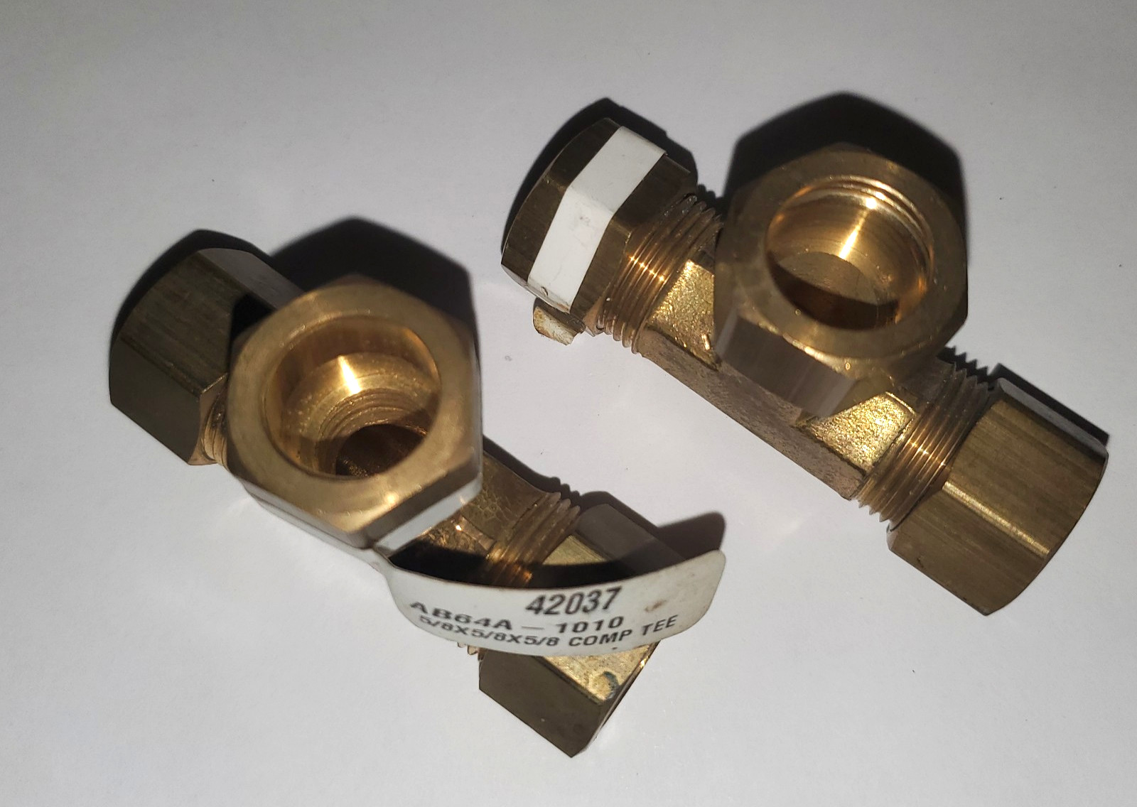 Lot of TWO 5/8” x 5/8″ x 5/8″ Brass Tee Compression Fittings