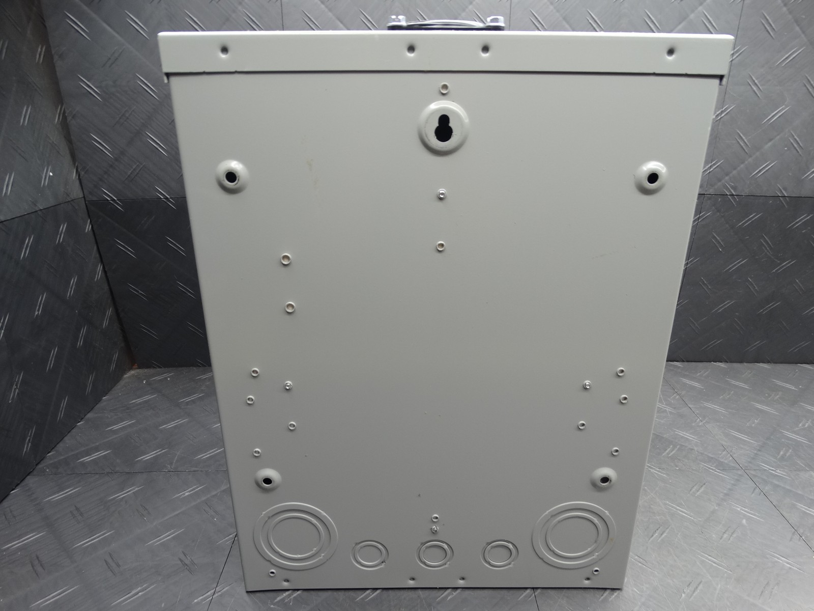 Eaton Type BR 100A 10-Space 20-Circuit Outdoor Main Breaker Neutral Load Center