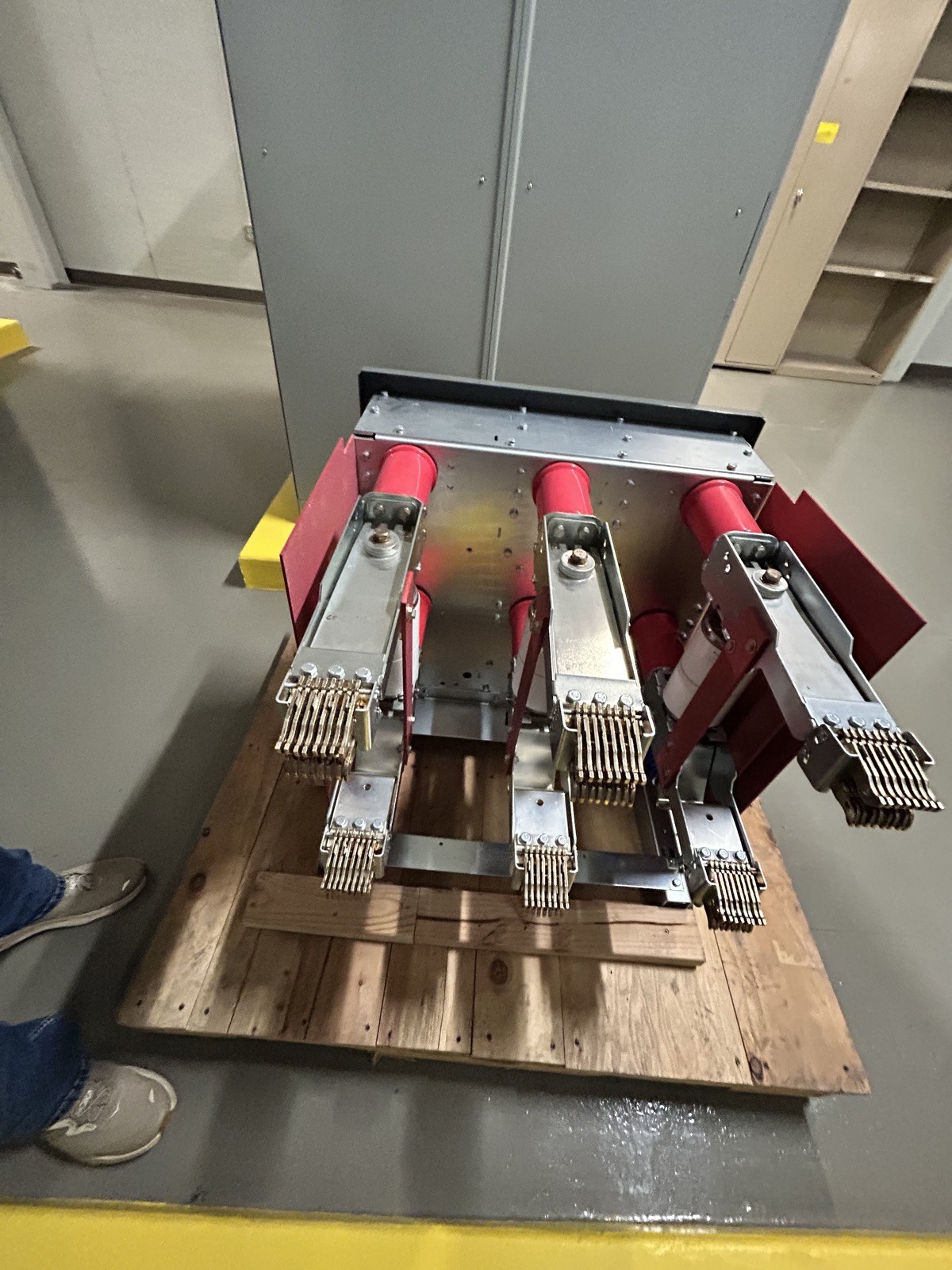 EATON CUTLER-HAMMER 150VCP-W750 15KV 1200AMP VACUUM CIRCUIT POWER BREAKER